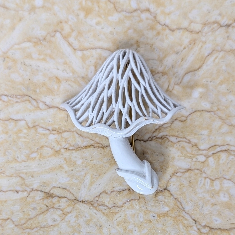 Vintage Crown Trifari Mushroom White Enamel Pin Brooch Filigree 60's Morel